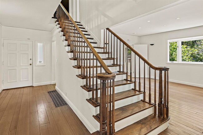 Building Photo - Large, Beautiful Upper Piedmont Home