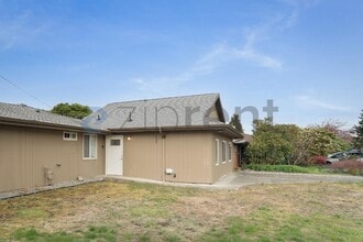 Building Photo - 1413 12th St NE