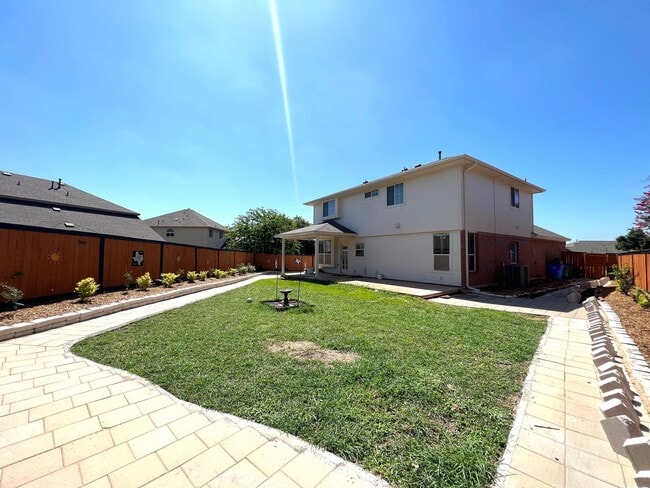 Building Photo - 3 Bedroom 2.5 Bath 1 Single Family Home for Rent in Cambridge Heights Area of Round Rock, Texas, ...