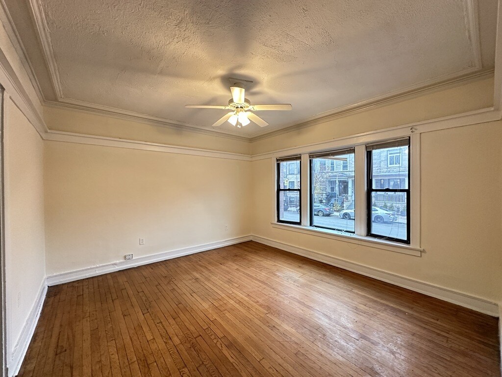 Building Photo - 3958 N Janssen Ave