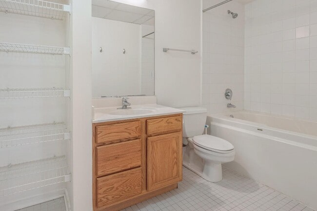 Building Photo - 6 E Monroe St