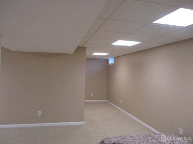 Building Photo - 103 Tived Ln E