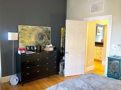 Building Photo - 220 W Springfield St