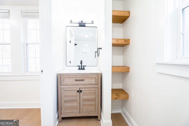 Building Photo - 1039 Astor Ave SW