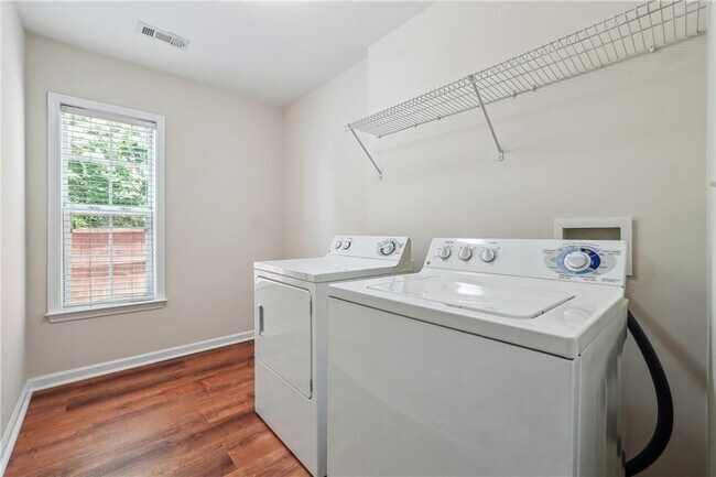 Building Photo - 916 Wendlebury Ct