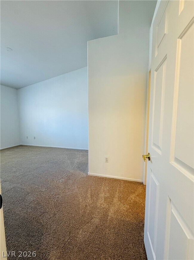 Building Photo - 352 Pine Haven St