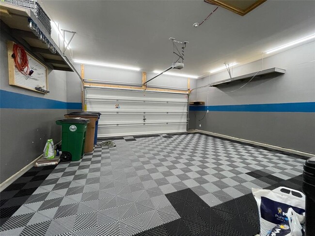 Building Photo - 6808 Ondantra Bnd