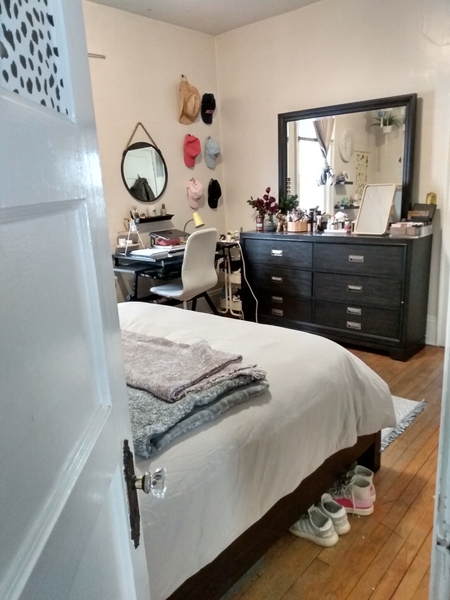 Building Photo - 2948 N Newhall St