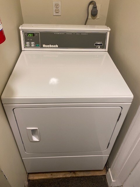 Building Photo - 38 Phillips St