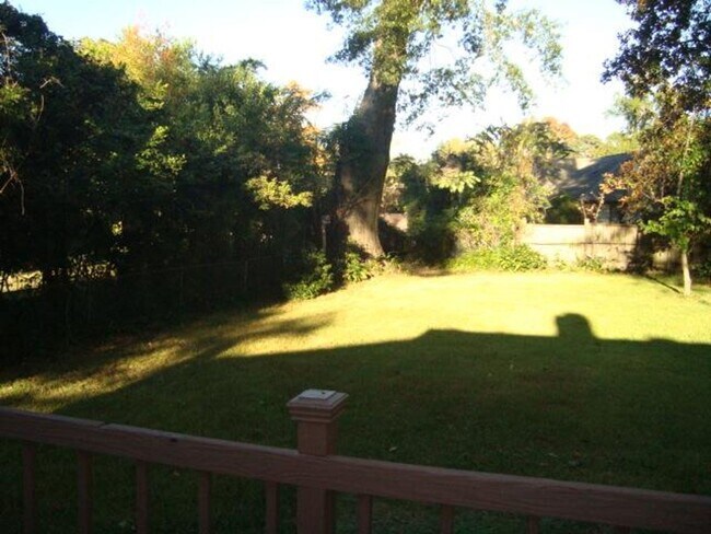 Building Photo - Rent Ready 3 bedroom and 2 bathroom!