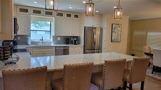 Building Photo - 3932 Sunshine Ave