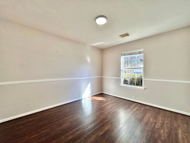 Building Photo - Beautiful 4-Bed Home with Open Floorplan, Game Room & Deck