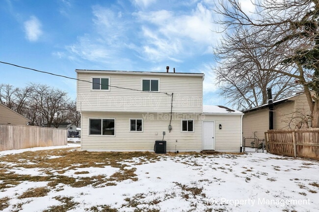 Building Photo - 4403 Paxton Dr S