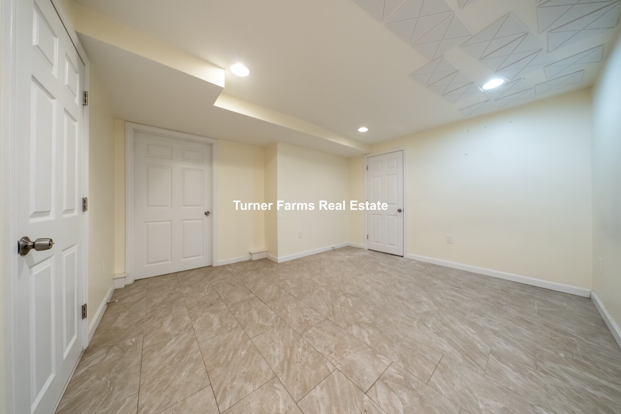 Building Photo - 124 Forest St