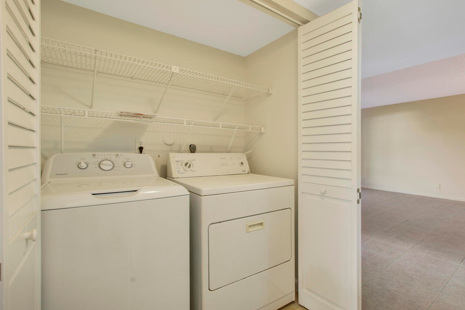 laundry - 6272 Chasewood Dr