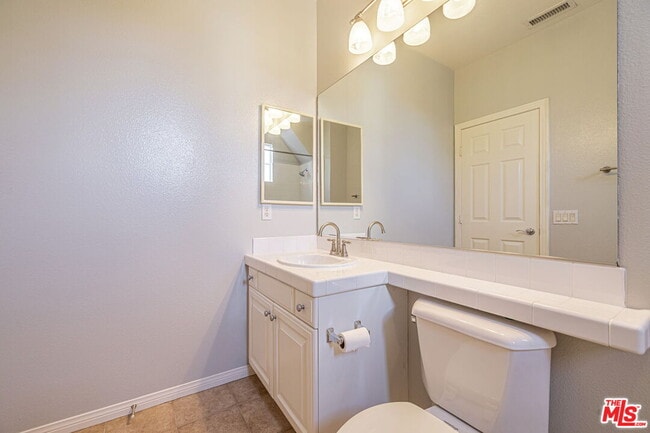 Building Photo - 23810 Bayview Ct