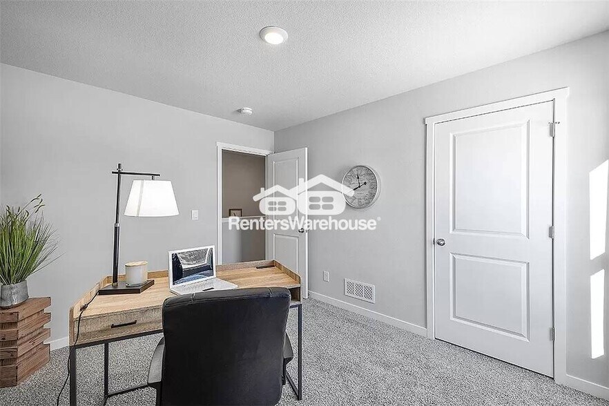 Building Photo - 2124 Bugge Dr