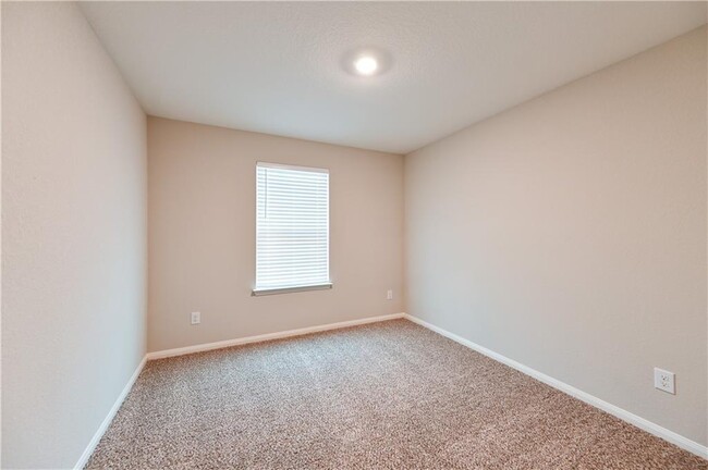 Building Photo - 524 Republic Dr