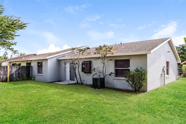 Building Photo - 7109 Glenwood Dr