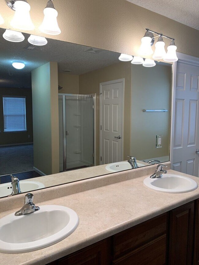 Building Photo - 229 Loma Linda Loop NE