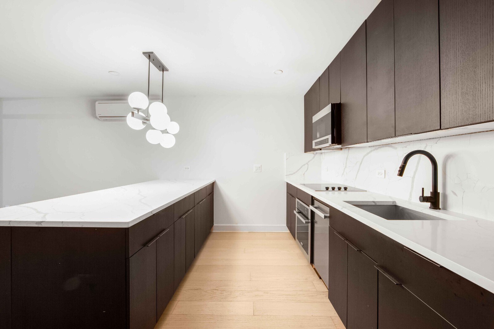 Building Photo - 355 E 50th St