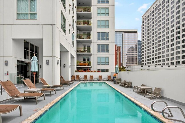 Building Photo - 1240 India St