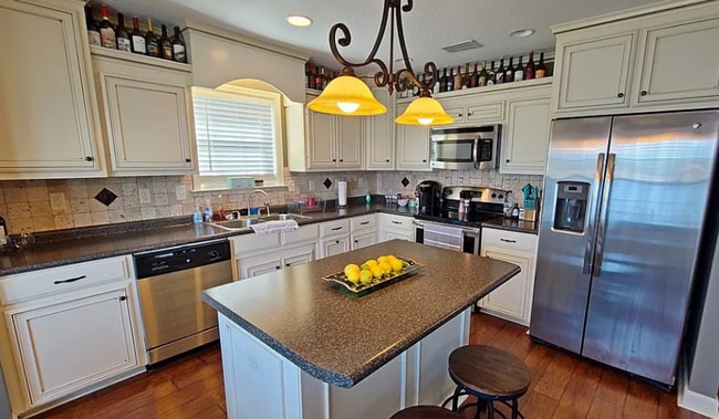 Building Photo - Charming 3-Bedroom Home with Lake Views and Modern Amenities in Hahira, GA