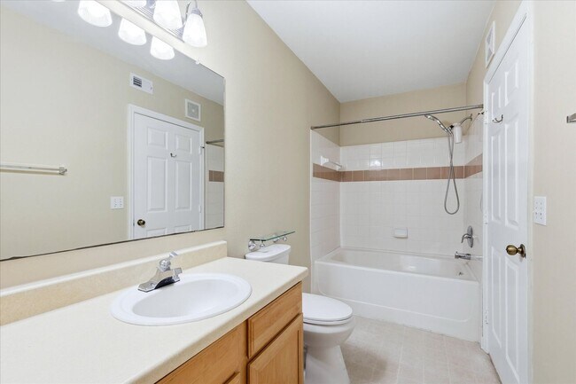 Building Photo - 1015 Villagio Cir