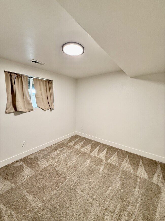 Building Photo - 11152 S Lyndbrook Way