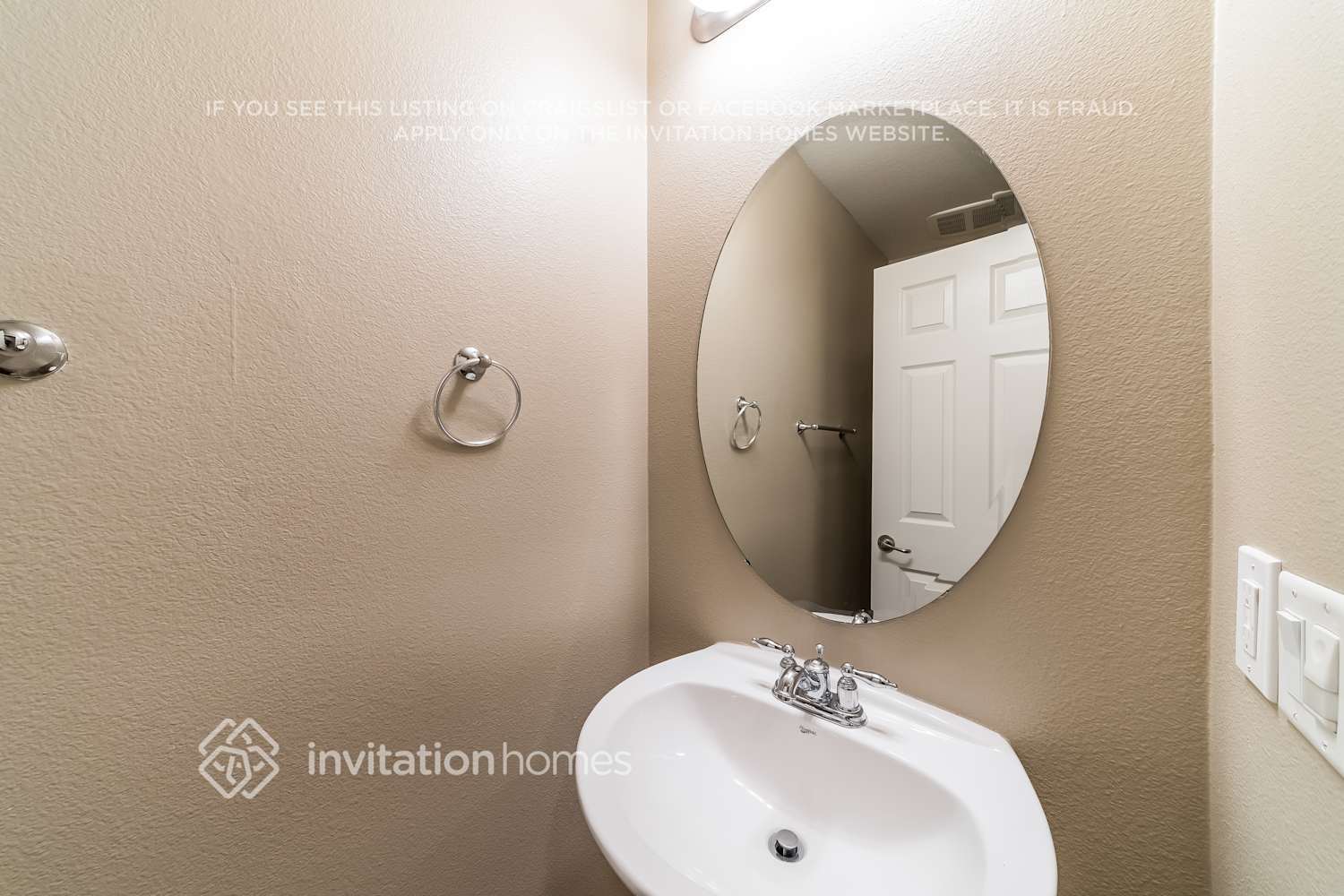 Building Photo - 32626 Spun Cotton Dr