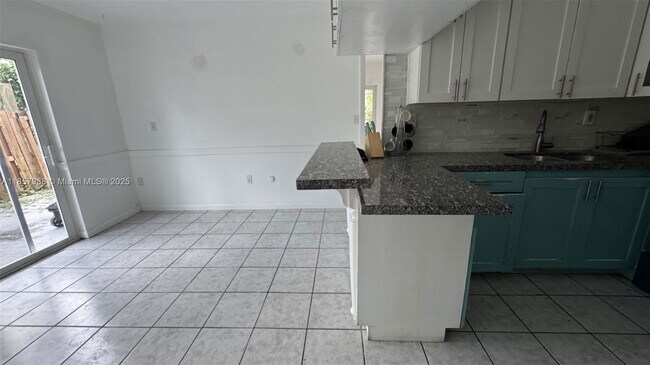 Primary Photo - 1290 SE 8th Pl