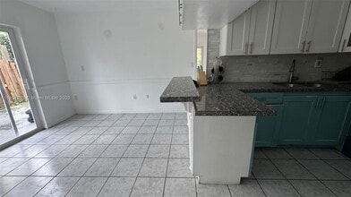 Building Photo - 1290 SE 8th Pl