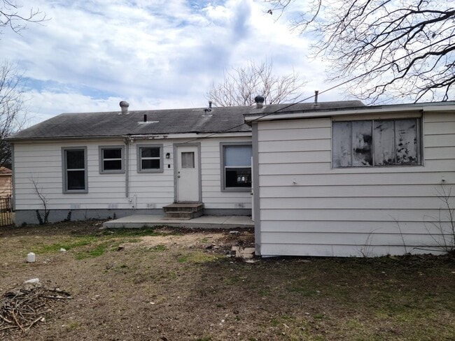 Building Photo - 1207 Gray Dr