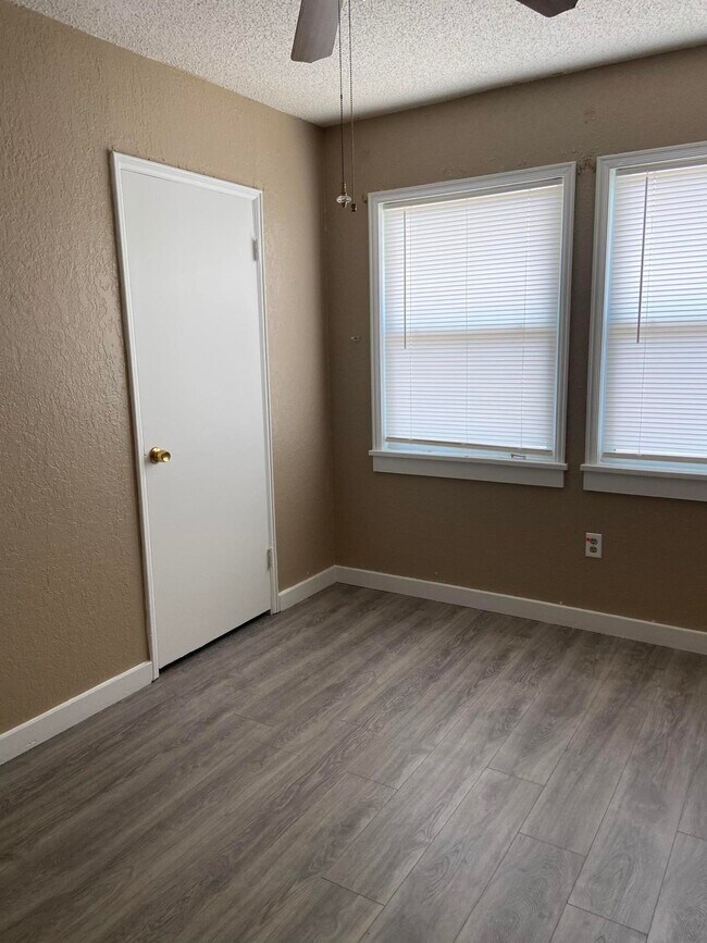 Building Photo - 601 Lomaland Dr