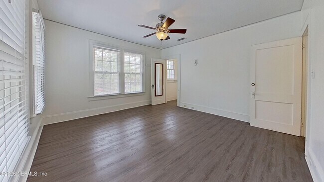 Building Photo - 2210 Myra St