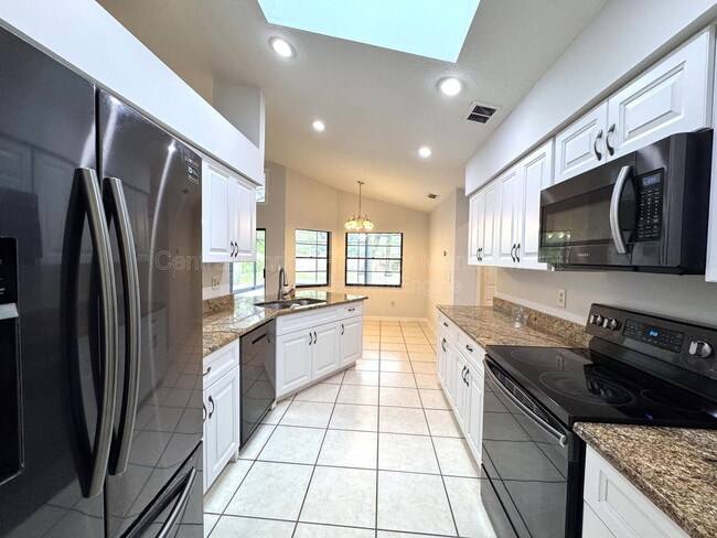 Building Photo - 721 Endeavour Dr S