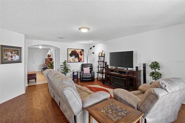 Building Photo - 2133 Geneva Dr