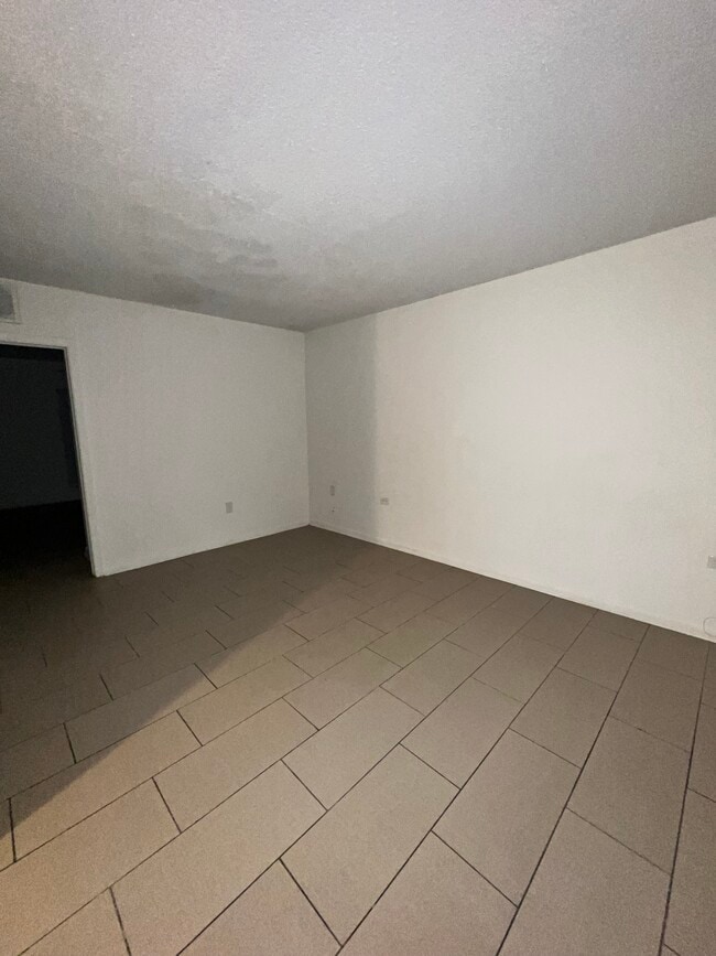 Building Photo - 636 N 39th St
