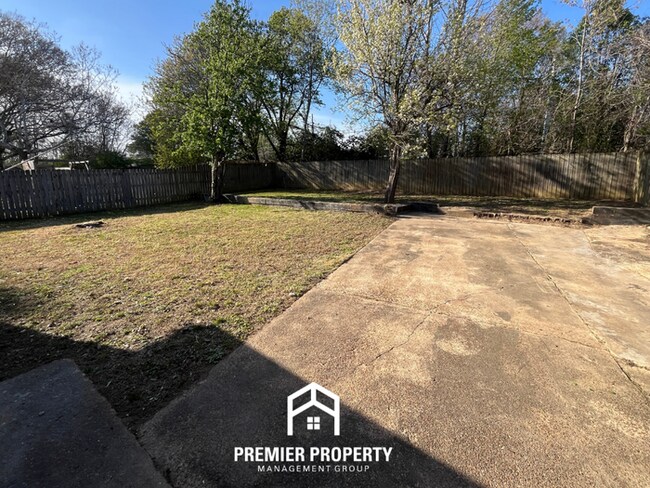 Building Photo - Charming 3BR Home in 38118 | Hardwood Floors & Spacious Fenced Backyard