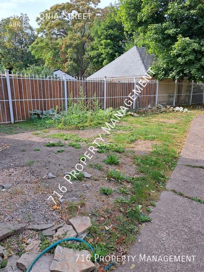 Building Photo - 4 Bedroom House Available in the heart of ...