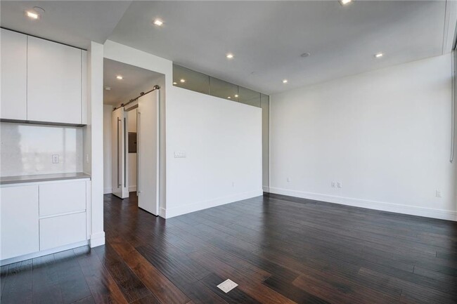 Building Photo - 501 West Ave