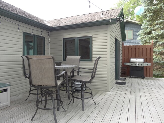 Building Photo - 7560 N Shore Circle North