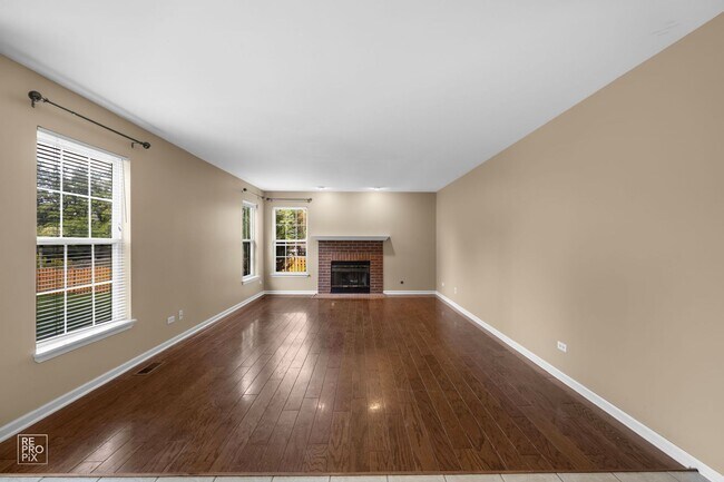 Building Photo - Aurora Four Bedroom Home with Fenced Yard ...