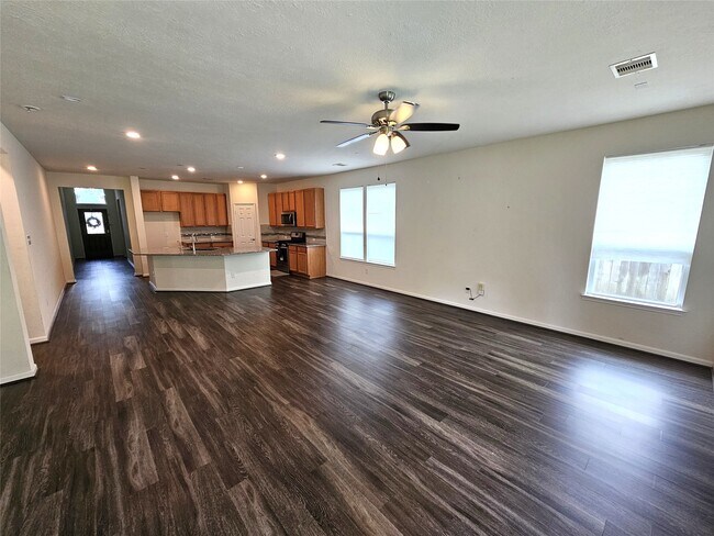 Building Photo - 3318 Regal Park Ln