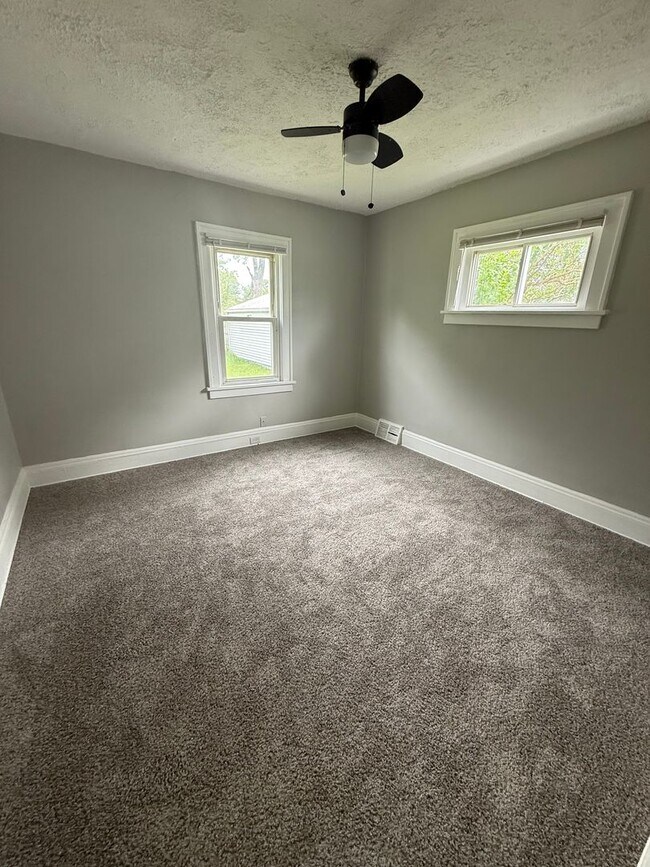 Building Photo - MAPLE HEIGHTS 4 BED SINGLE