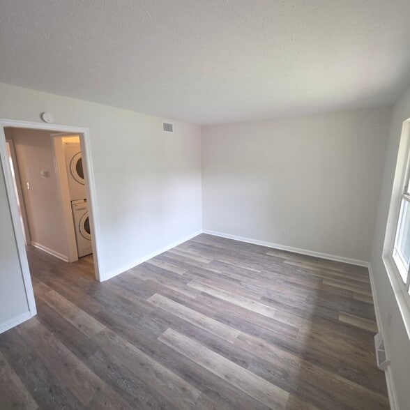 Building Photo - 1324 Riverdale Dr