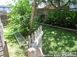 Building Photo - 115 McLennan Oak