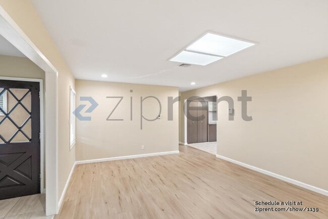 Building Photo - Unit