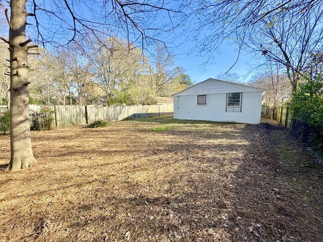 Building Photo - 135 S Greer St