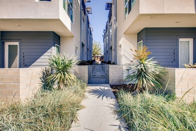 Building Photo - Beautiful Modern Home for Rent in San Diego – Prime Location!